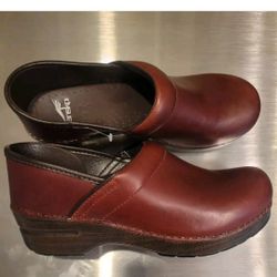 12 Pairs Of NEW Very Rare Dansko Clogs Sandals Wedge Women Etc... 38 7.5 8 