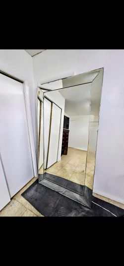 **LUXURIOUS MIRROR**