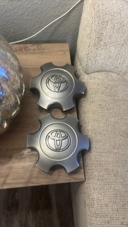 Toyota Seqouia used O.E. Hub Caps