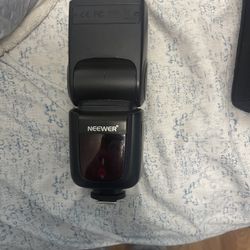 Rare NEEWER TT850 Li-ion Camera Flash (Battery not included)