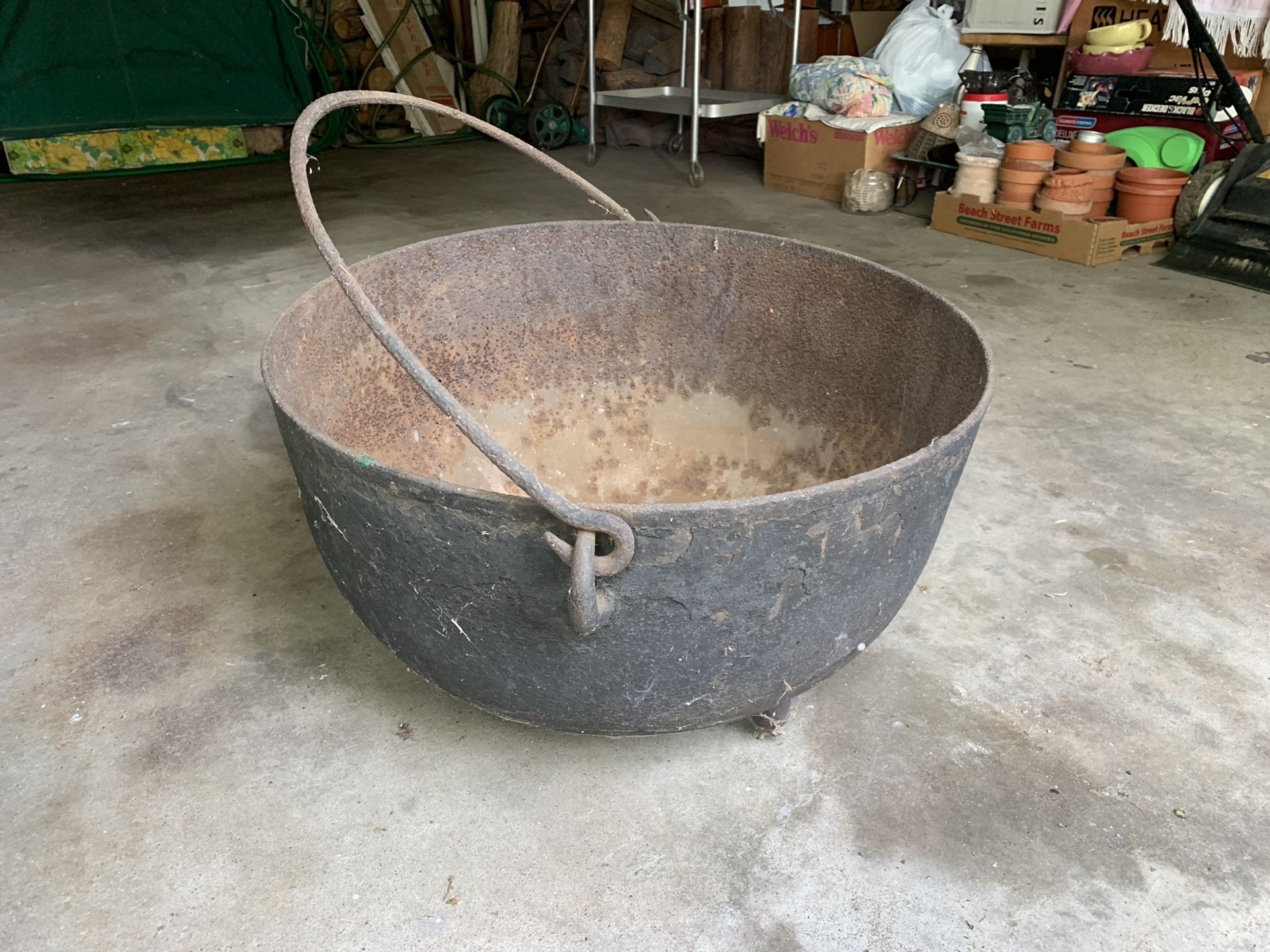 Antique cast iron wash pot