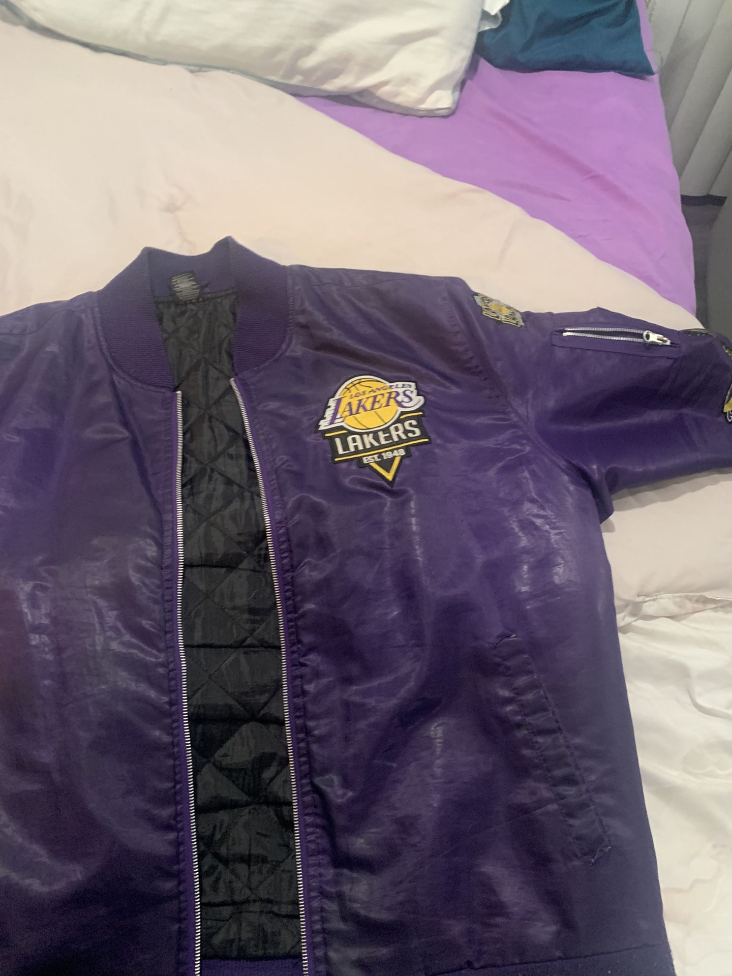 Lakers 2xl bomber jacket (has little rip under one side but not major at all )
