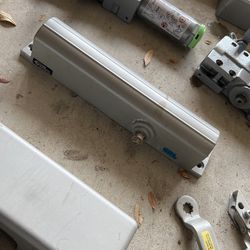 CRL Door Closer