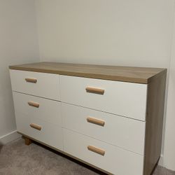 Sleek Modern 6-Drawer Dresser - Excellent Condition