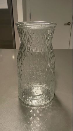Clear Glass Vase with Diamond Texture