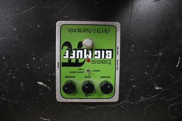 Electro-Harmonix EHX Bass Big Muff Pi Distortion Fuzz Pedal/ Guitar Effect Pedal