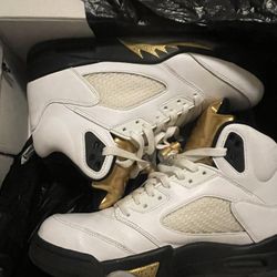 Jordan Retro 5 Gold Coin Size 9.5