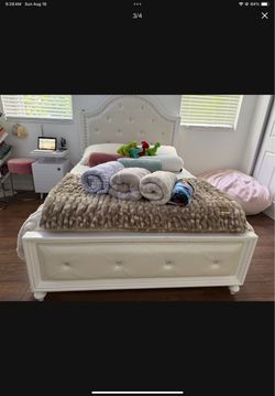 Full size trundle bed with single bed under with mattress