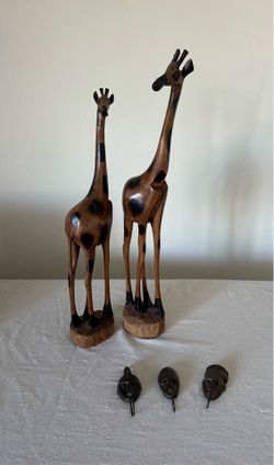 African decor - wood giraffes and masks with hooks