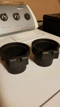 Cups nissan pathfinder 2012 silver. 10 dollars. Good condition.