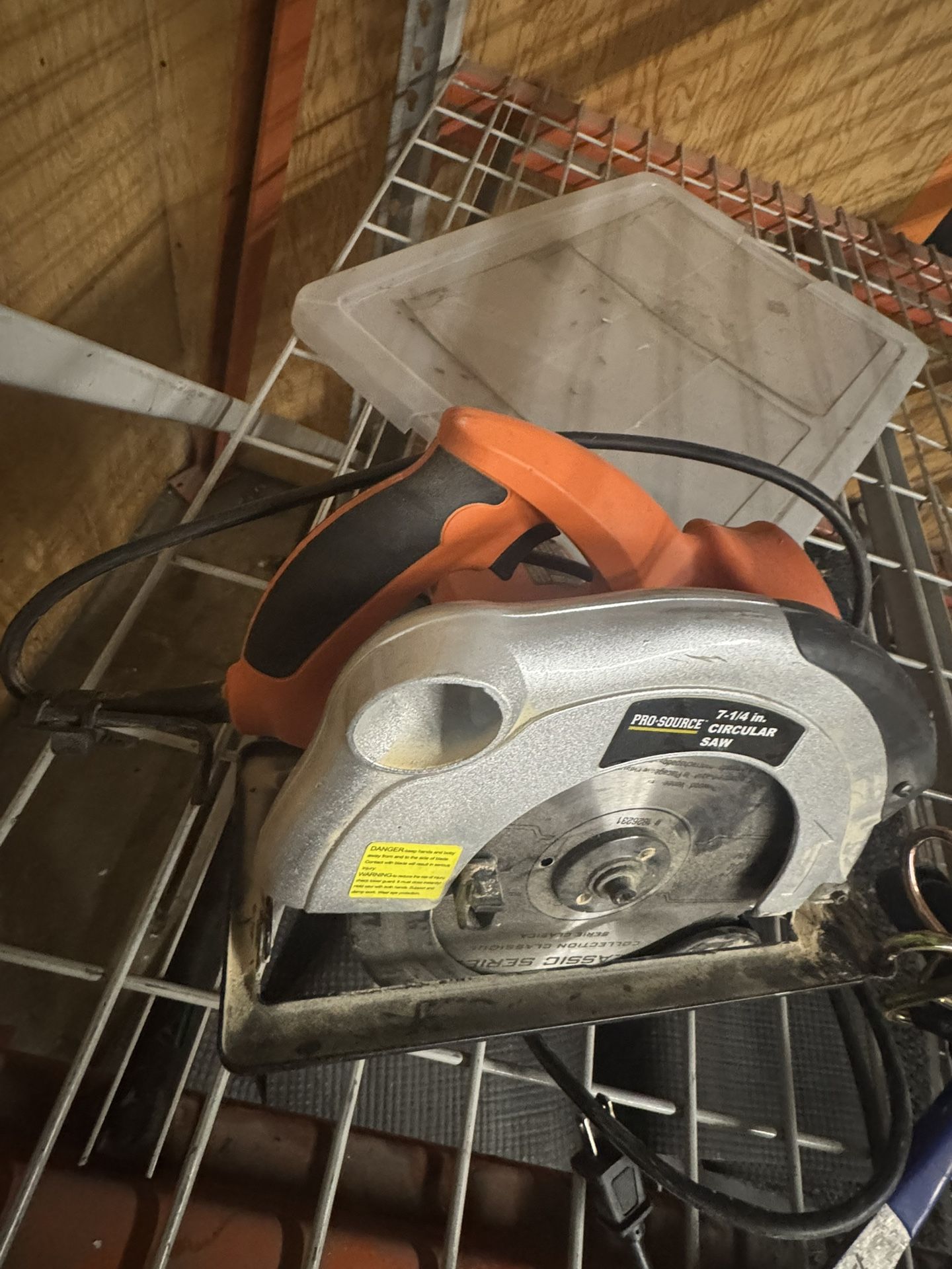 electric hand saw