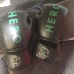 12oz BOXING GLOVES