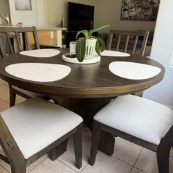 Round Dining Table Set (4 Chairs)