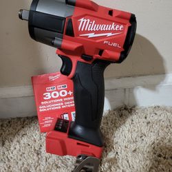 Milwaukee

M18 FUEL Gen-2 18V Lithium-Ion Brushless Cordless Mid Torque 1/2 in. Impact Wrench w/Friction Ring (Tool-Only)

