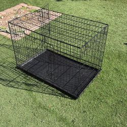 Dog Crate 36” x 29” – Great Condition 	•	Medium Dog Cage / Crate – 
