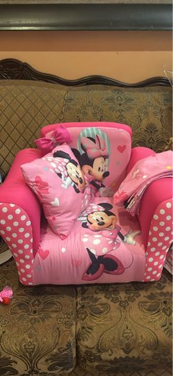 Mini mouse tiny chair