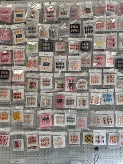 PRESS ON NAILS
