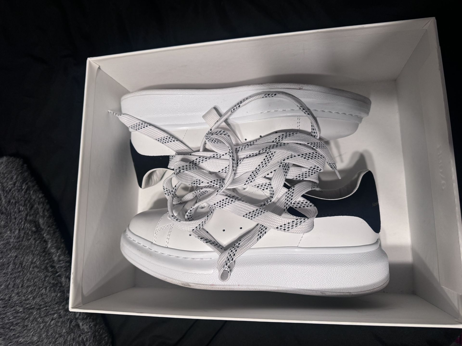 Alexander Mcqueens Wmns size 7