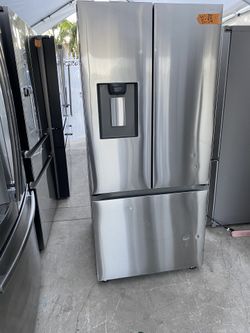 Samsung beautiful stainless steel refrigerator French door everything works perfectly first come first served 