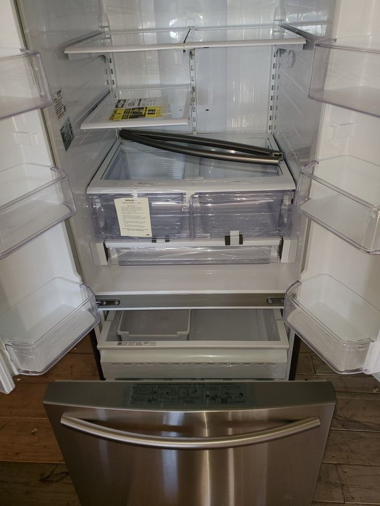 Samsung 21.6cu ft French Door Refrigerator with Ice Maker (Stainless