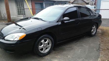 2004 Ford Taurus