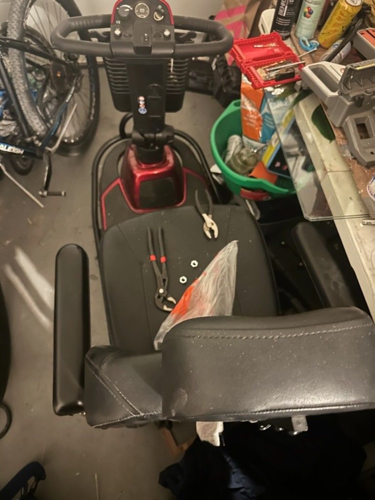 Pride Victory 10 3 Wheel Monility Scooter RUNS GREAT