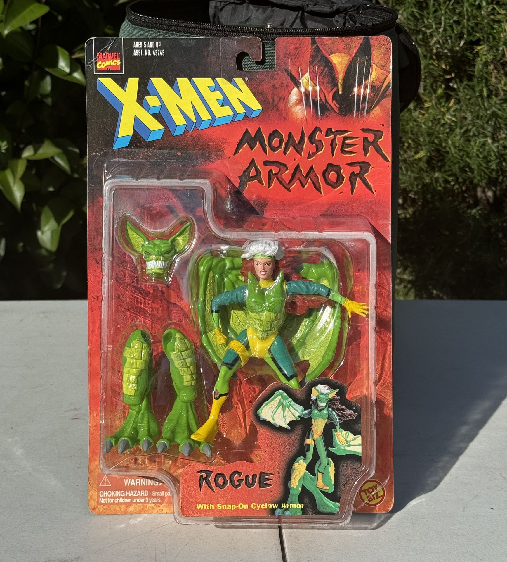 Marvel's X-Men Monster Armor Rogue Action Figure Leech-Bat 1997