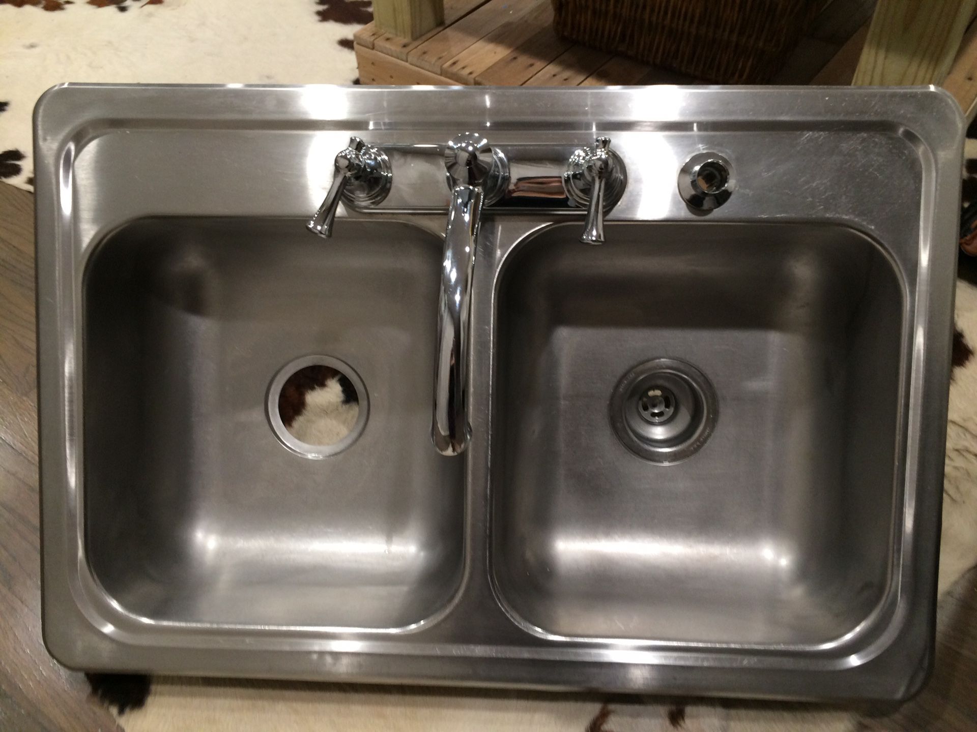 STAINLESS STEEL KITCHEN SINK WITH FAUCET. (SINK A)