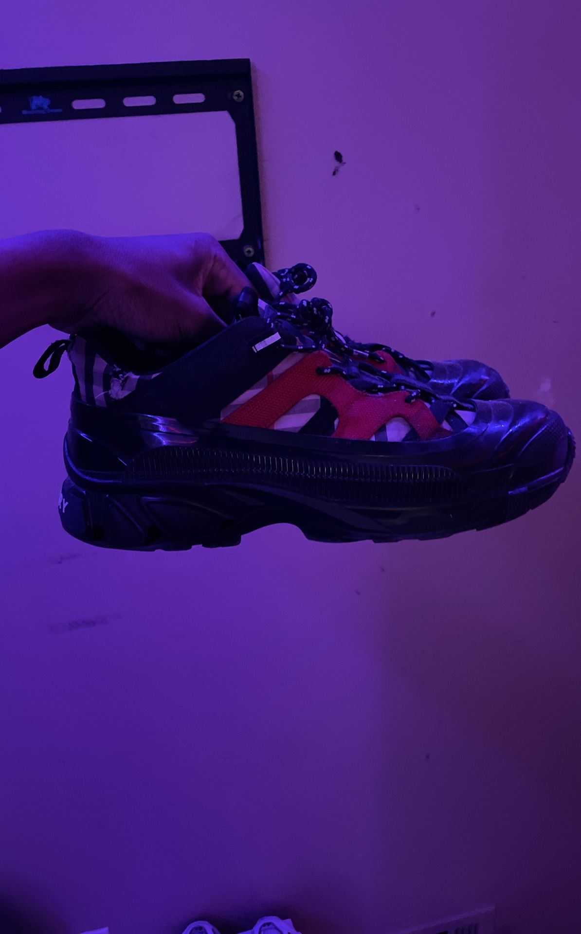 Burberry Arthur Archives Red And Black