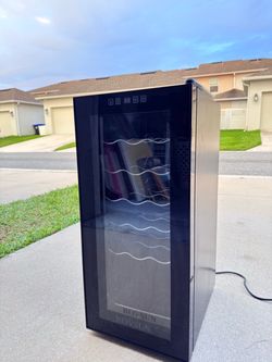 ROVSUN 18-Bottle Wine Cooler (Like New)