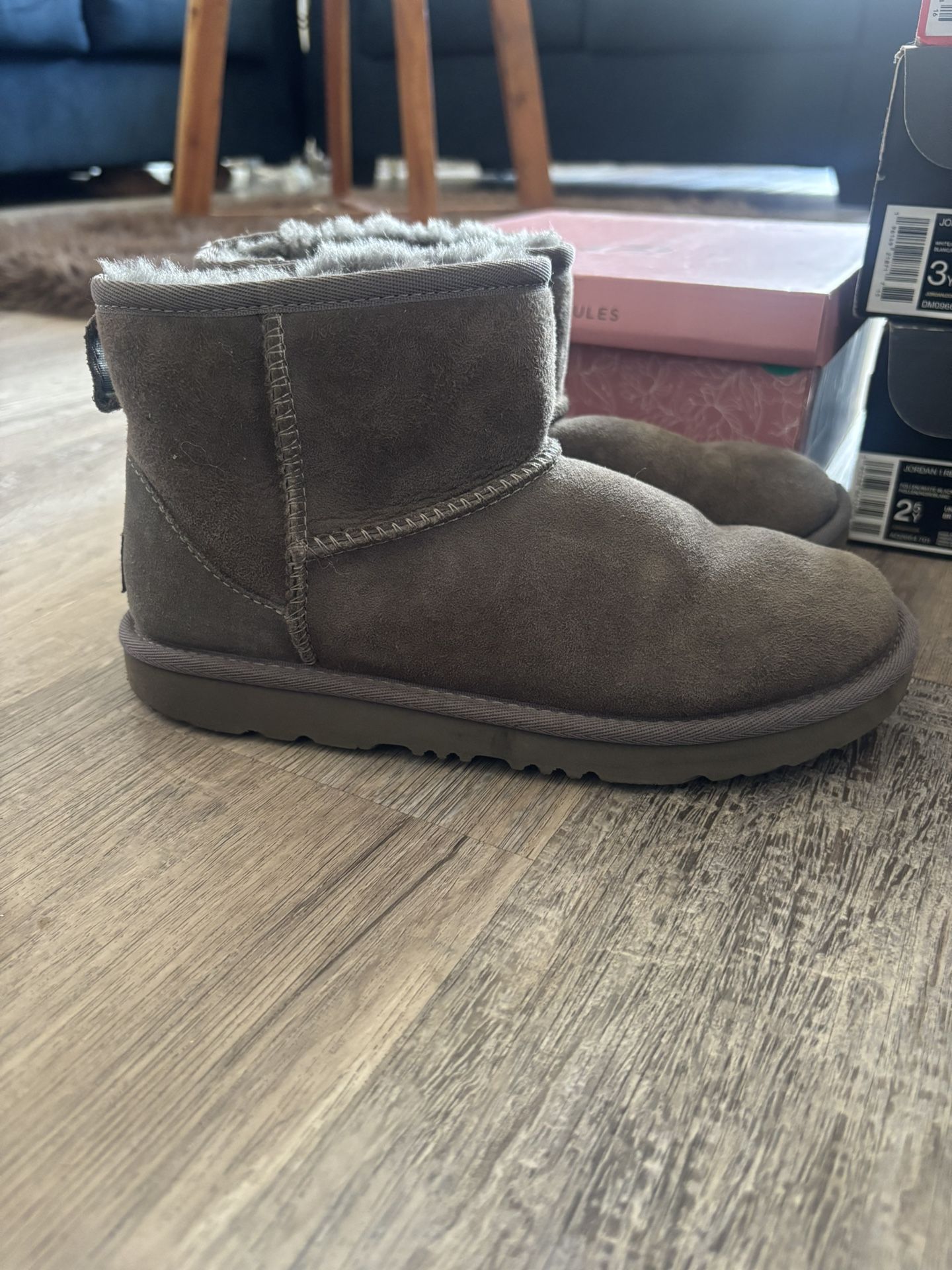 Size 4 Grey Uggs