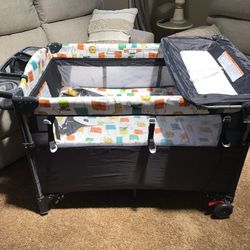 Pack & Play 5-in-1 Pack and Play, Baby Bedside Sleeper with Bassinet, Multifunction Bedside Crib from Newborn to Toddlers, U-Shaped Diaper Changer, Pl