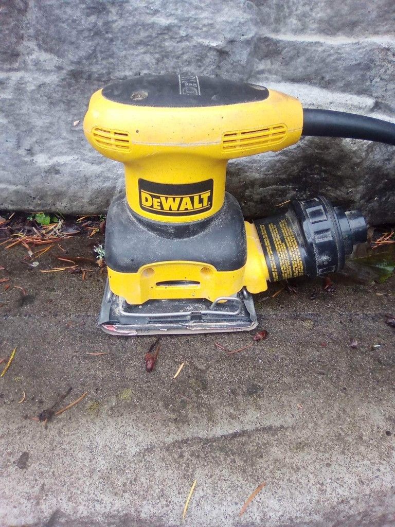 DeWalt 1/4 Sheet Palm Sander