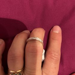 White gold 10Kt With genuine Diamond