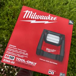 Milwaukee M18 GEN-2 Cordless 4000 Lumens ROVER LED AC/DC Flood Lighty (Tool-Only). BRAND NEW