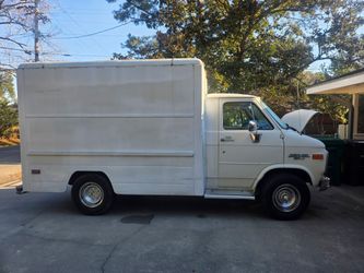 1985 Chevy box truck camper conversion,. 79000 original miles runs great, easy fixer upper. Have to move it to help my family.