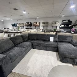 ⭐️4pc pulled Out Sleeper Sectional W/ Chaise⭐️