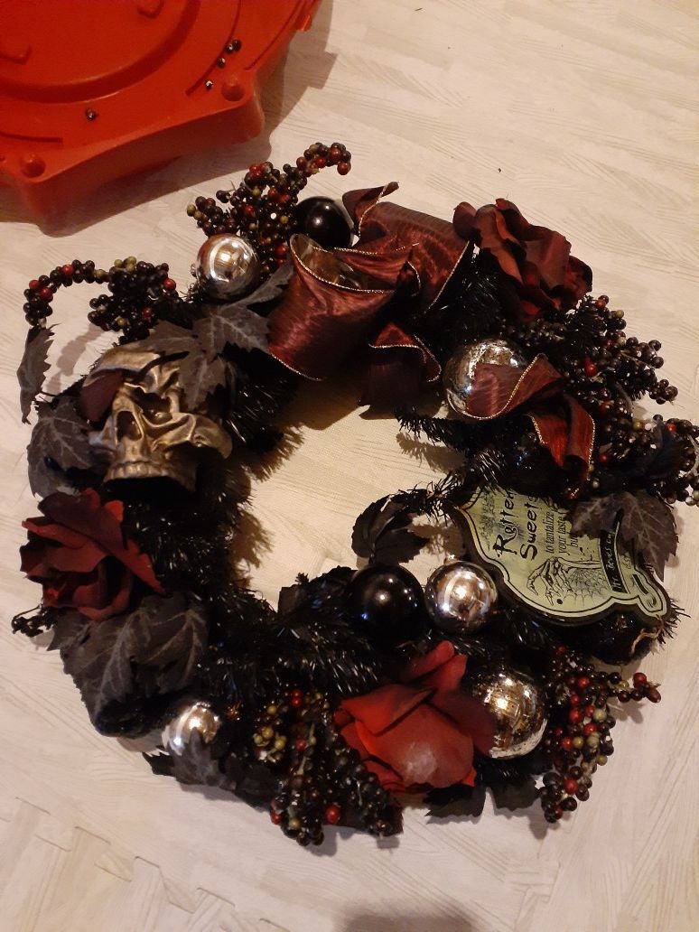 Skeleton graveyard Halloween wreath