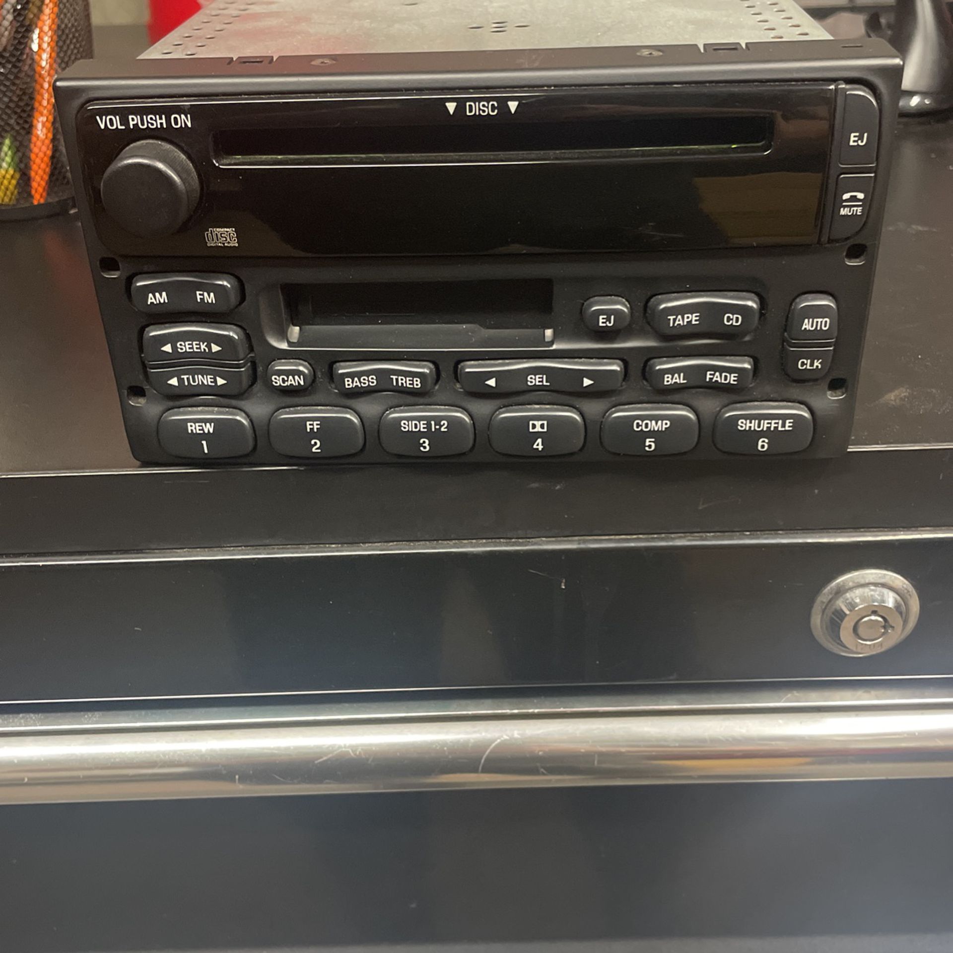 Ford Factory CD Player/Stereo 01 F250