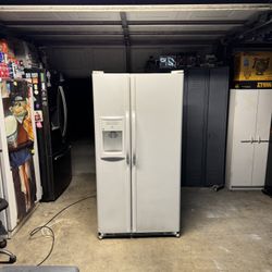 Refrigerator 