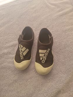 kids sandals/ water shoes size 1