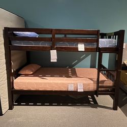 Twin/twin bunk Bed 