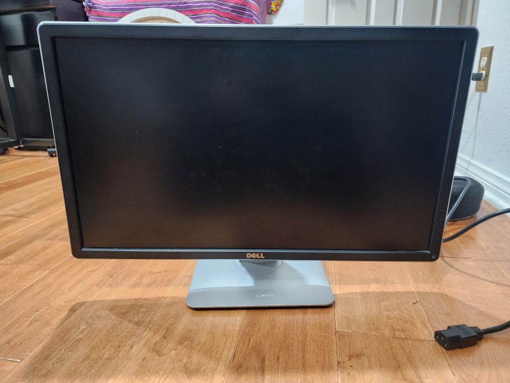 DELL P2414hb 24" 24 Inch Monitor  3 MONITORS FOR $100