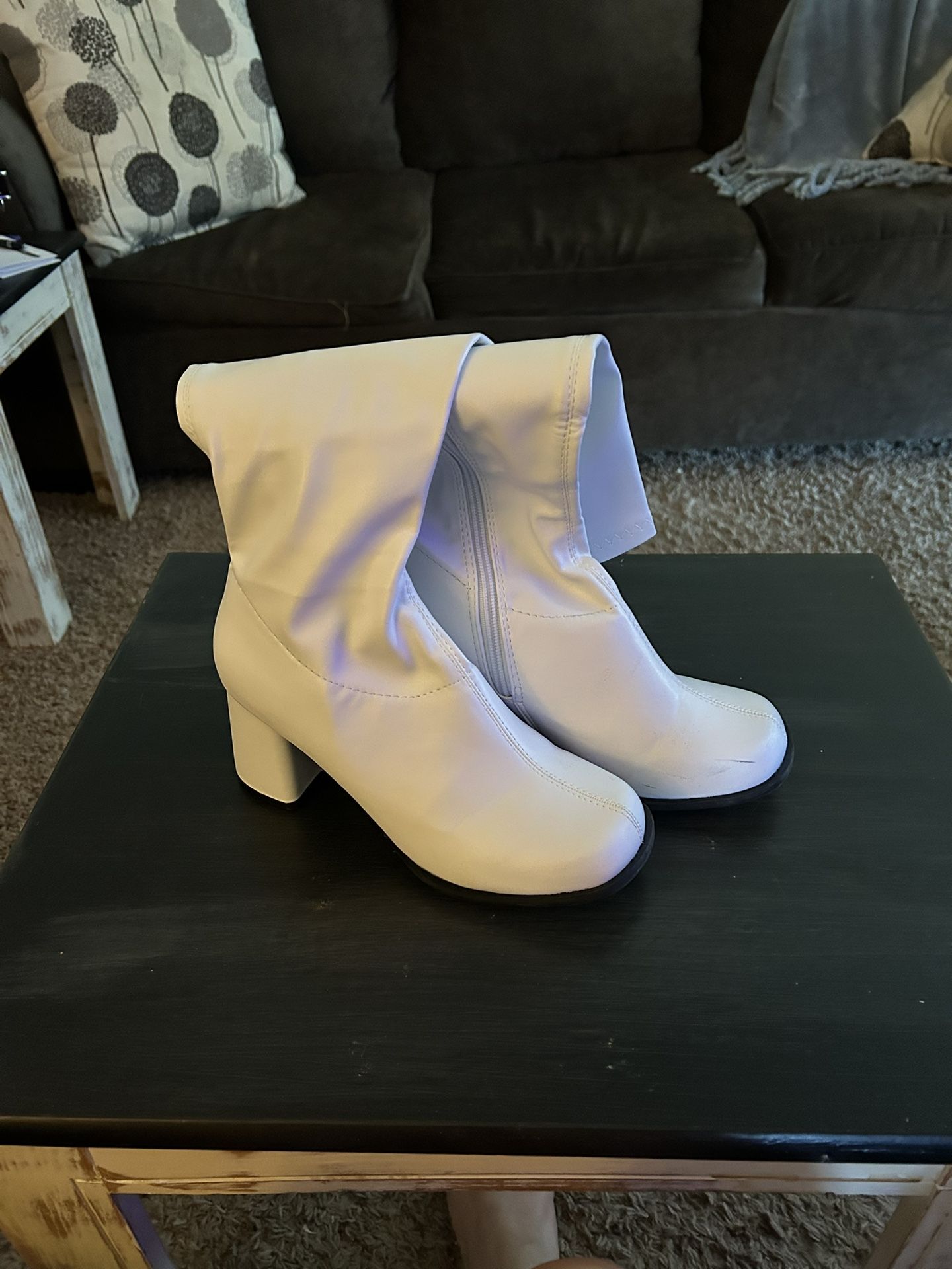 Women’s size 8 white patent leather go go boots by Ellie