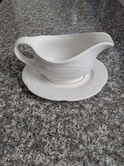 Pfaltzgraff Filigree Gravy Boat & Underplate