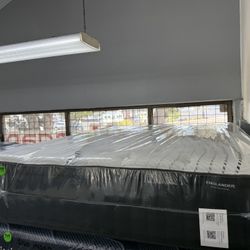 BRAND NEW WITH WARRANTY QUEEN SIZE ENGLANDER “OXFORD” PILLOW TOP MATTRESS & BOX SPRING BED SET