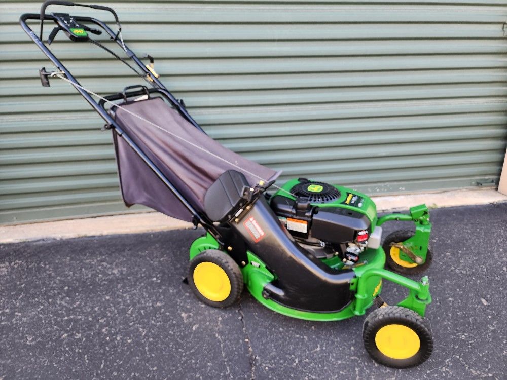 John Deere JS40 rear drive self propelled lawn mower ZERO TURN WHEELS! PRICE IS FIRM for Sale in