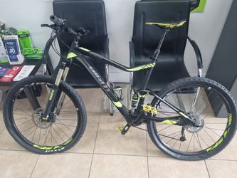 Giant Stance size XL, 27.5 wheel size. Full suspension, front Axon 32mm, back epixon R. Pedals Comet F50. 19 speeds.