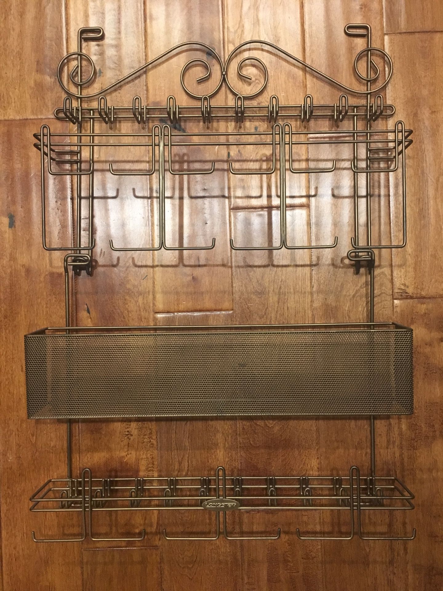 Hanging jewelry organizer