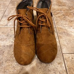 Women’s Route 66 brown wedge booties. Size 7